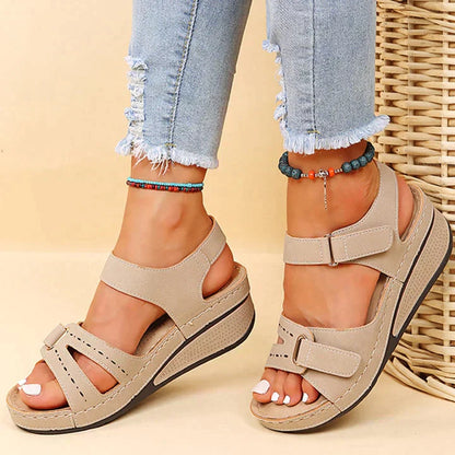 Sandy Bequeme Keil-Sandalen mit Fußbett